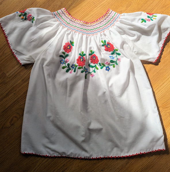 BEAUTIFUL HUNGARIAN COTTON EMBROIDERED BLOUSE- 8/10