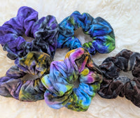 VELVET SCRUNCHIES