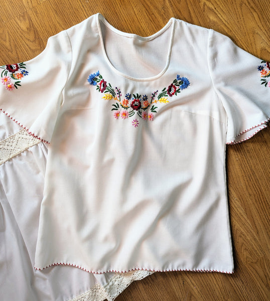 HUNGARIAN EMBROIDERED BLOUSE- 8/10/12